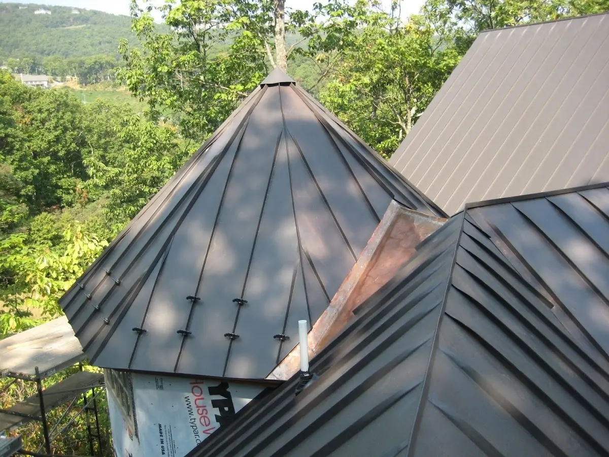 Professional Roof Tarp Installation by Craftsman Roofing in Postwoods